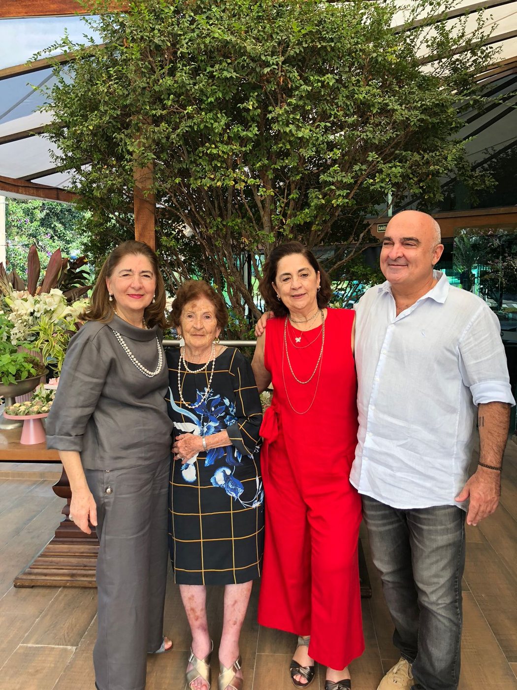Família reunida em uma celebração no Massa Fina